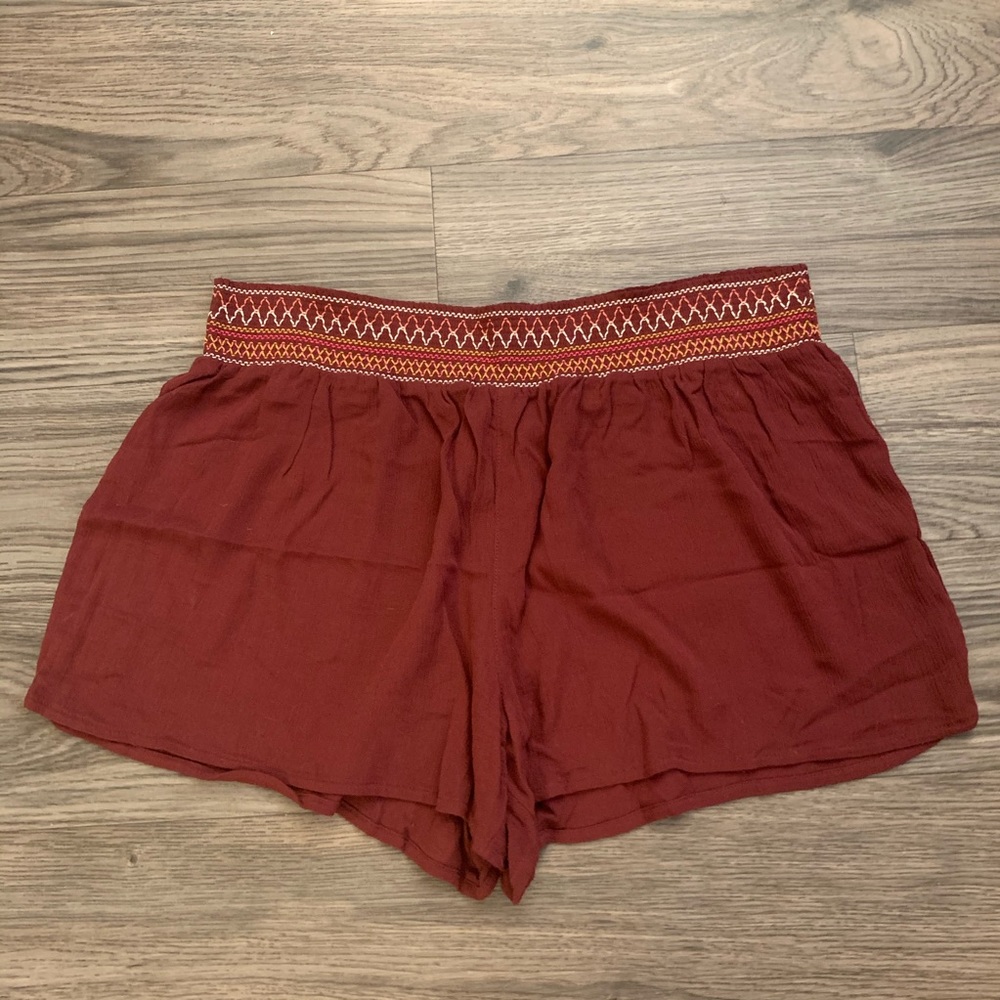 Maroon shorts with cute embroidered waist!